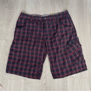 Lululemon Men’s Plaid Red / Dark Blue Cargo Shorts size 38 - rip tag att…